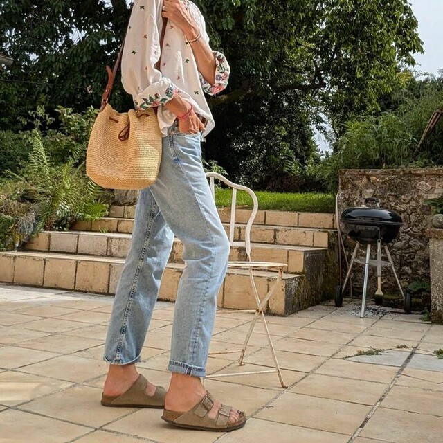 Arizona Soft Footbed Suede Leather in Color Taupe | BIRKENSTOCK Sweden