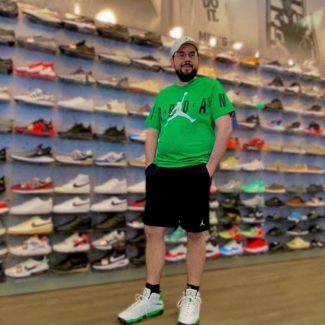 6 rings shoe store